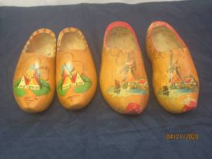 lot 110 image: TOTAL OF 4&nbsp HAND PAINTED WINDMILL DESIGN WOODEN SHOES FROM HOLLAND&nbsp