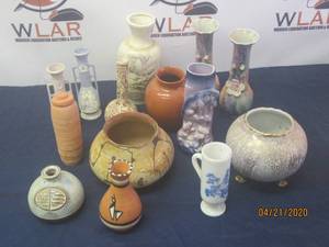 lot 113 image: TOTAL OF 14 VINTAGE ASSORTED CERAMIC &amp PORCELAIN VASES&nbsp