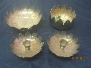 lot 127 image: TOTAL OF 4 VINTAGE REED &amp BARTON SILVER PLATED LOTUS CANDLE HOLDERS&nbsp