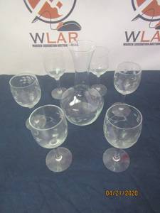 lot 129 image: TOTAL OF 7 PC VINTAGE ETCHED FROSTED FLORAL&nbsp 9 GLASS VASE &amp 6 VINTAGE&nbsp ETCHED FROSTED FLORAL&nbsp WINE GLASSES&nbsp