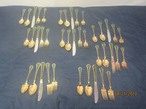 lot 142 image: TOTAL OF 40 PC VINTAGE GREEN GOLD STAINLESS STEEL JAPAN SILVERWARE&nbsp