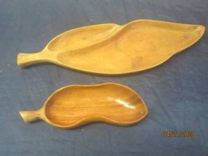 lot 145 image: TOTAL OF 2 - VINTAGE PHILIPPINE GENUINE BEAN SHAPE HAND CARVED MONKEY&nbsp PODS SERVING PLATTERS&nbsp