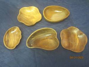 lot 148 image: TOTAL OF 5&nbsp VINTAGE PHILIPPINE HAND CARVED MONKEY POD ASSORTED&nbsp INDIVIDUAL BOWLS&nbsp