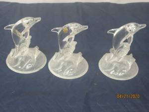 lot 151 image: TOTAL OF 3 CRYSTAL DARQUES FRANCE GENUINE LEAD CRYSTAL DOLPHINS FROSTED BOTTOM