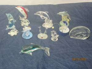 lot 153 image: TOTAL OF 10 ASSORTED GLASS DOLPHIN FIGURINES&nbsp