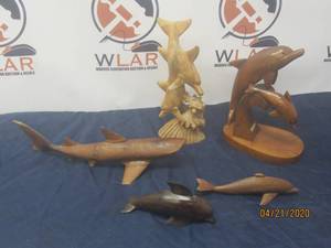 lot 156 image: TOTAL OF 5 WOODEN HAND CARVED HOME DECOR DOLPHINS&nbsp