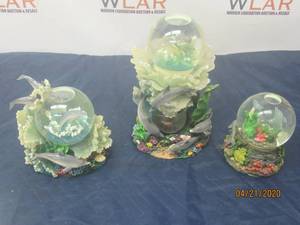 lot 157 image: TOTAL OF 3 DOLPHINS WATER GLOBE MUSIC BOX&nbsp