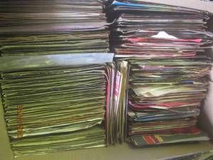 lot 161 image: TOTAL OF 700 -&nbsp VINTAGE 45&nbsp RPM VINYL RECORDS&nbsp