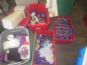 lot 182 image: TOTAL OF 5 TOTES&nbsp CHRISTMAS MISC LOT&nbsp