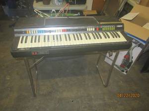 lot 185 image: GEM GENERAL MUSIC SPRINTER 61 ORGAN&nbsp
