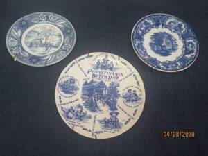 lot 208 image: TOTAL OF 3 VINTAGE WALL PLATES&nbsp&nbsp- PENNSYLVANIA DUTCH LAND PLATE&nbsp- THE GRIST MILL OLD STURBRIDGE VILLAGE PLATE&nbsp- PETRUS REGOUT MAASTRICHT BLUE ABBEY PLATE MADE IN HOLLAND&nbsp