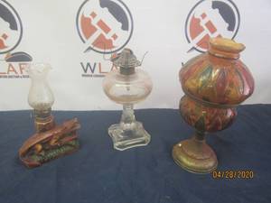 lot 209 image: TOTAL OF 3 ASSORTED KEROSENE LAMPS