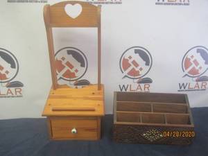 lot 210 image: TOTAL OF 2 VINTAGE WOODEN LETTERS ,BILLS,MISC HOLDER VINTAGE MAIL CADDY&nbsp