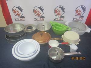 lot 227 image: TOTAL OF 15 PLUS KITCHEN SUPPLIES&nbsp&nbspBAKE PANS FOR CAKES&nbsp- NESTING MIXING BOWLS&nbsp&nbsp- COPPER LIDDED SKILLET&nbsp- LIDDED POT&nbsp&nbsp- FOOD STRAINERS AND MORE SEE PICS