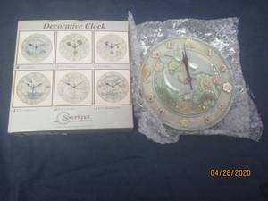 lot 242 image: NEW SPOONTIQUES DECORATIVE WALL&nbsp CLOCK 8712 DOLPHIN BATTERY OPERATED&nbsp