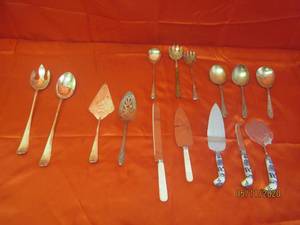 lot 317 image: TOTAL OF 15 PC SERVING SILVERWARE&nbsp&nbsp- PRILL STAINLESS STEEL SHEFFIELD ENGLAND&nbsp&nbsp- ONEIDA&nbsp&nbsp- INTERNATIONAL COMPANY&nbsp&nbsp- SILVER PLATED ITALY&nbsp