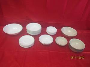 lot 319 image: 39 PC CORRELLE BY CORNING BOWLS &amp SAUCERS&nbsp