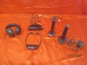 lot 322 image: TOTAL OF 5 PC ELECTRONICS&nbsp&nbsp- UNISAR TV LISTENER CHARGER&nbsp , HEAD PHONES&nbsp , IR800A&nbsp TRANSMITTER ,&nbsp TV LISTENER K4&nbsp