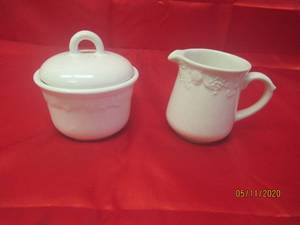 lot 333 image: TOTLA OF 2 GIBSON DESIGN FRUIT OFF WHITE SUGAR BOWL WITH LID &amp&nbsp CREAMER&nbsp