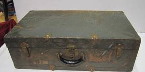 lot 401 image: Dark Green Vintage Metal Trunk