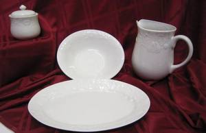 lot 421 image: Gibson Ceramic Serving Dishes