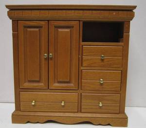 lot 426 image: Wood Jewellery Box