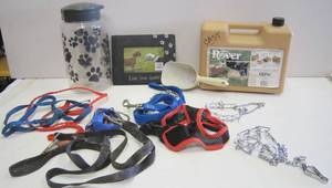 lot 440 image: Lot of Pet Items