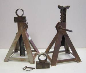 lot 441 image: 2 Jackstands