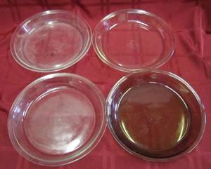 lot 463 image: Lot of Pyrex Pie Plates