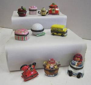 lot 472 image: Lot of Assorted Miniature Boxes