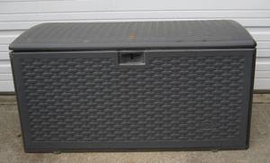lot 479 image: Deck Box