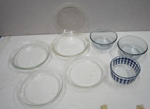 lot 488 image: Lot of Pyrex Dishes
