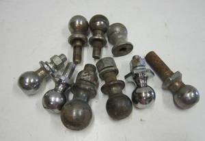 lot 489 image: Lot of Trailer Balls