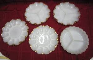 lot 526 image: White Glass Dishes w Gold Trim