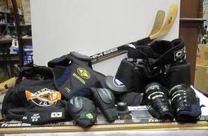 lot 530 image: Hockey gear