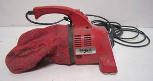lot 603 image: Dirt Devil vacuum