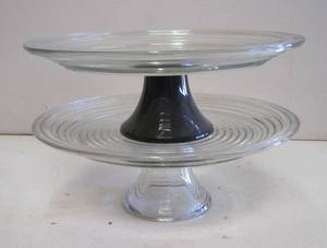 lot 607 image: 2 Pedistal cake plates