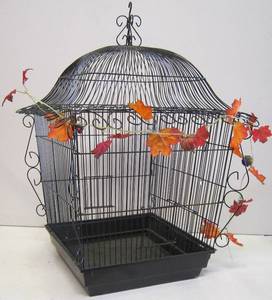 lot 624 image: Metal bird cage