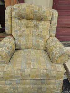 lot 148 image: RECLINER   27 deep x 32 w x 39 high GREAT CONDITION