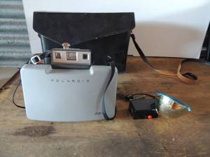 lot 158 image: VINTAGE Polaroid camera with black case