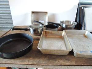 lot 159 image: Pots and pans- 14 x 1, 10 x 2, 8  x3 2qt., 1 qt., 8, 6 vapor seal 18-8 tri ply and black fry pan