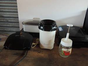 lot 161 image: Small and large George Foreman grill neither have drip tray, toastmaster, gemco hand chopper, west bend slow cooker