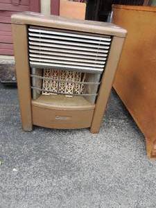 lot 167 image: Retro Dearborn heater