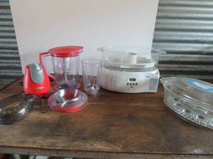 lot 168 image: Ninja foodie blender some attachments, Oster 2 tray steamer unknown working order