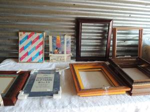 lot 186 image: Box of picture frames 9x12, 8x10 and 5x7
