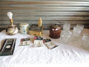 lot 206 image: lamp, display hangers, little bird house, 6 glasses and a barrel shaped ice bucket with handle