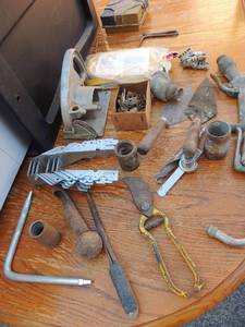 lot 214 image: Filing drawer with assorted tools