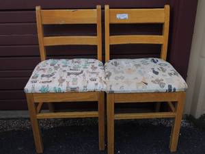 lot 222 image: 2 children size lhama patterned chairs  new