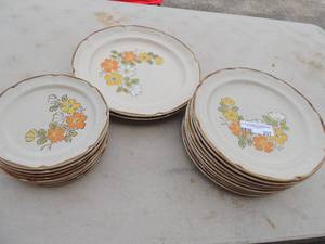 lot 237 image: Baroque Hearthside stoneware plates- 7 saucers, 9 dinner plates, 2 large platter floral design