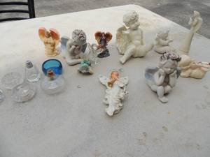 lot 243 image: Knickknacks- small angels, mini bowls and tiny spoons